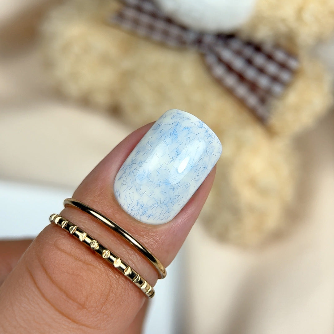 584 Dreamy Hug gel polish 10g