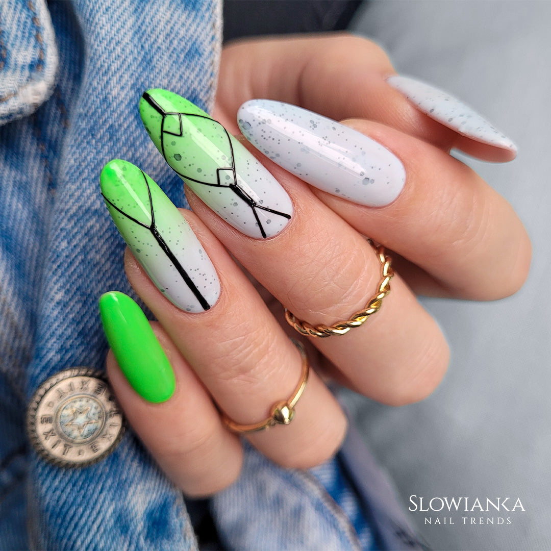 371 Kelly Green gel polish 10g